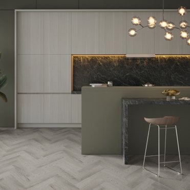 Craftsman Platinum Oak QAF-CKH-01 Click Herringbone Luvanto